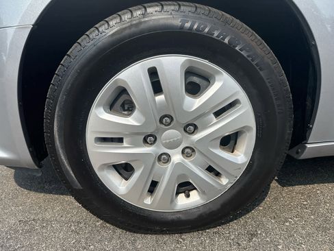 Used 2019 Dodge Grand Caravan SE w/ UConnect Hands-Free Group image 9