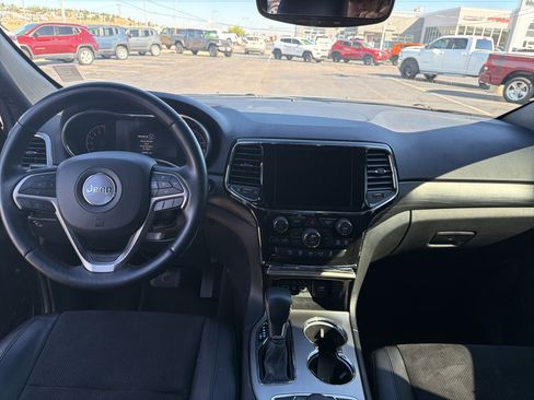 Used 2022 Jeep Grand Cherokee Laredo X AWD/4WD image 11