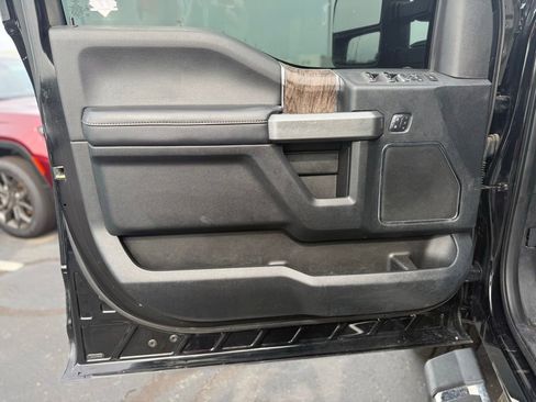 Used 2018 Ford F250 Lariat w/ Lariat Ultimate Package AWD/4WD image 12