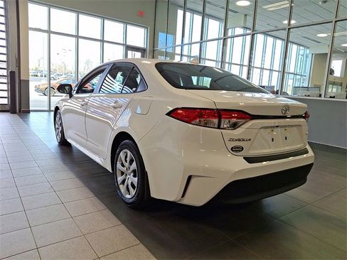 Used 2023 Toyota Corolla LE w/ Carpet Mat Package (TMS) image 4