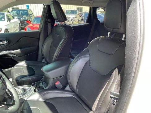 Used 2020 Jeep Cherokee Latitude Plus image 21