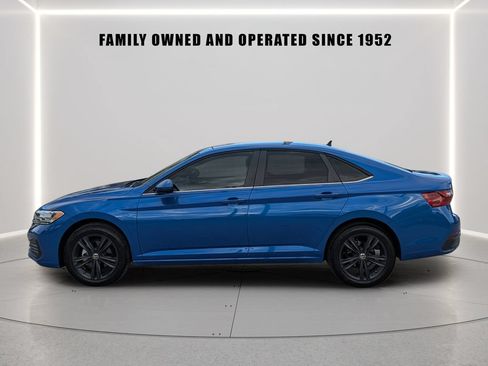 Certified 2024 Volkswagen Jetta SE FWD image 3