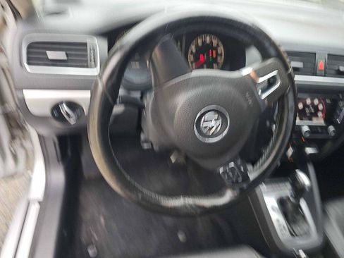 Used 2011 Volkswagen Jetta SEL FWD image 13