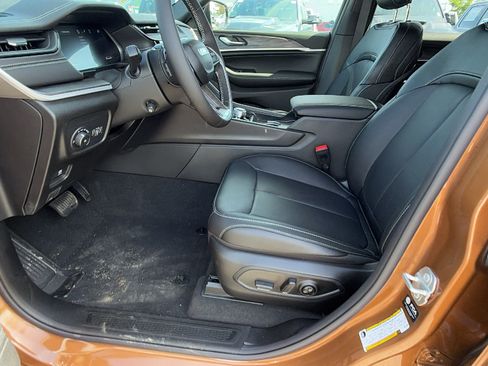 New 2026 Jeep Grand Cherokee L Limited AWD/4WD image 17