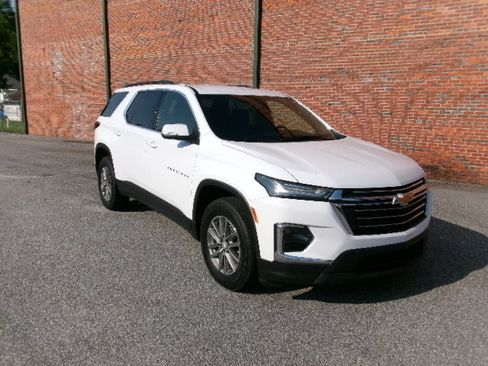 Used 2023 Chevrolet Traverse LT FWD image 1