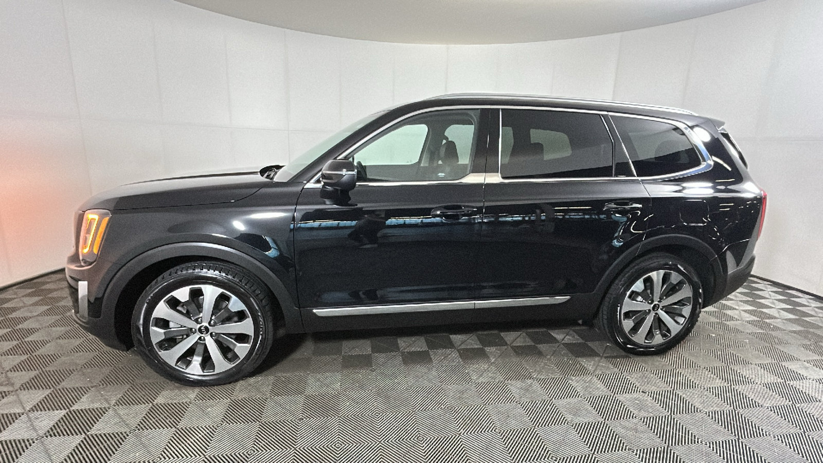Used 2021 Kia Telluride EX w/ EX Premium Package AWD/4WD image 7