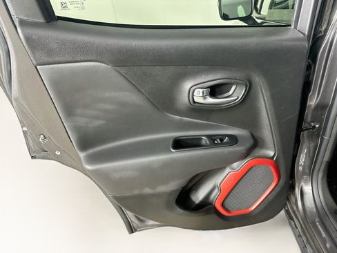 Used 2019 Jeep Renegade Trailhawk w/ UConnect 8.4 Nav Group AWD/4WD image 27
