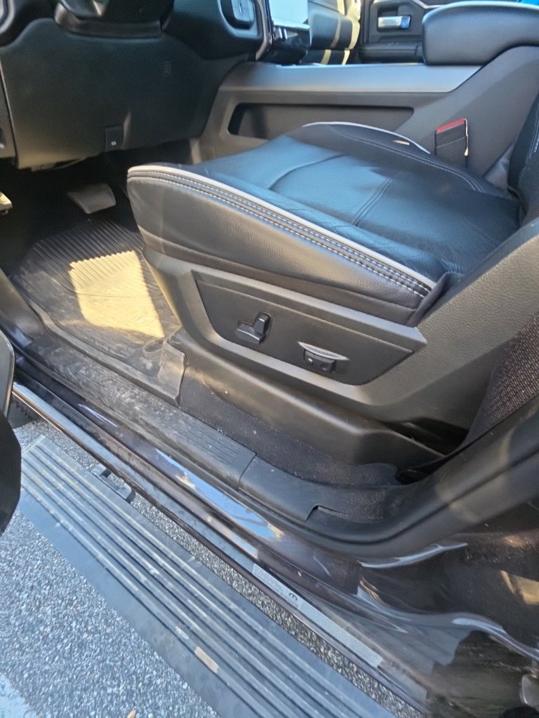 Used 2025 RAM 3500 Laramie AWD/4WD image 16
