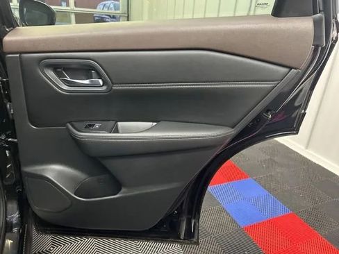 Used 2023 Nissan Rogue SL AWD/4WD image 14