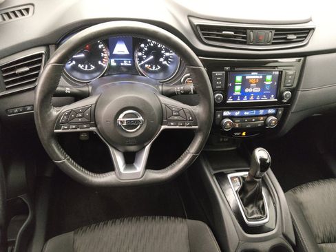 Used 2018 Nissan Rogue SV w/ Premium Package FWD image 22