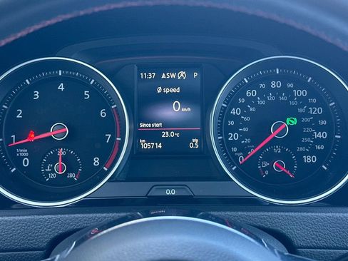 Used 2018 Volkswagen GTI SE FWD image 24