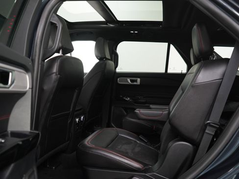 Used 2022 Ford Explorer ST-Line AWD/4WD image 18