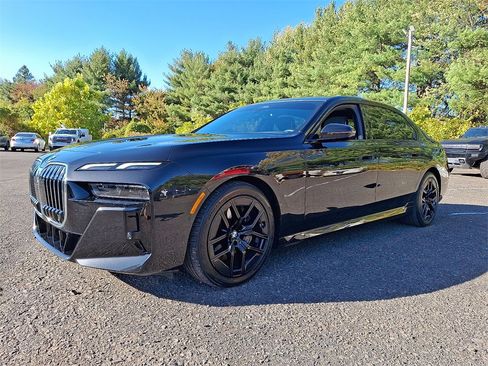 Used 2025 BMW 740i xDrive image 3