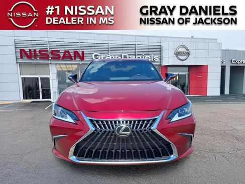 Used 2020 Lexus ES 350 w/ Premium Package FWD image 2