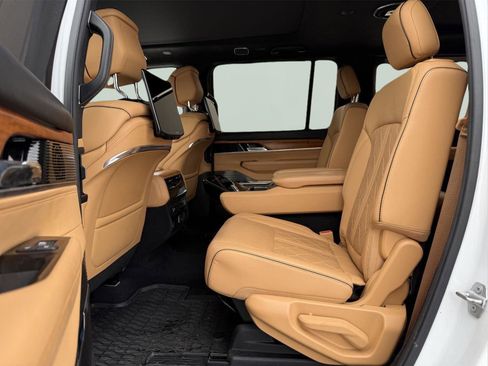 Used 2022 Jeep Grand Wagoneer Series III w/ Rear Seat Video Group 1 image 20