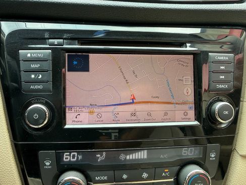 Used 2018 Nissan Rogue SV w/ Premium Package FWD image 26