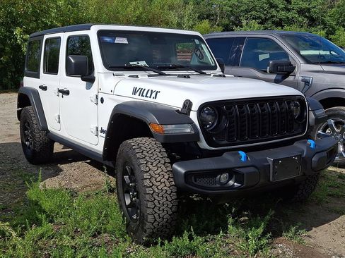 Used 2024 Jeep Wrangler Unlimited AWD/4WD image 3