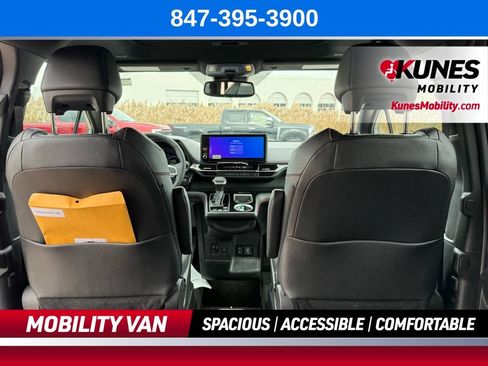 Used 2025 Toyota Sienna XSE w/ XSE Plus Package AWD/4WD image 24