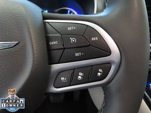 Used 2024 Chrysler Pacifica Select image 15