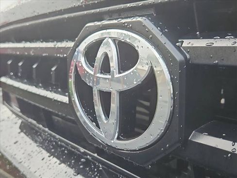 Used 2025 Toyota 4Runner SR5 AWD/4WD image 30