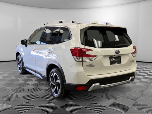 Used 2022 Subaru Forester Touring image 3