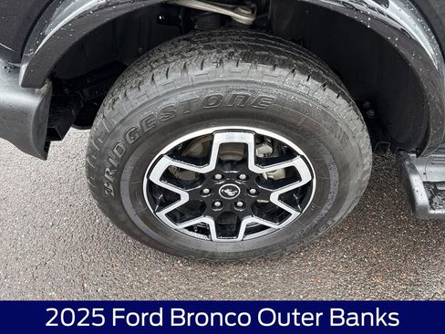 Used 2025 Ford Bronco Outer Banks AWD/4WD image 11