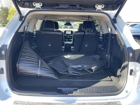 Used 2023 Toyota Highlander XLE AWD/4WD image 24