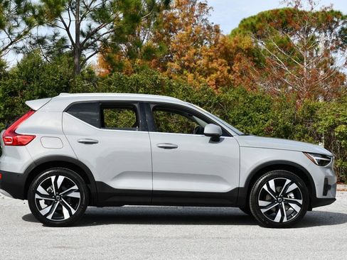 Used 2025 Volvo XC40 B5 Ultra image 33