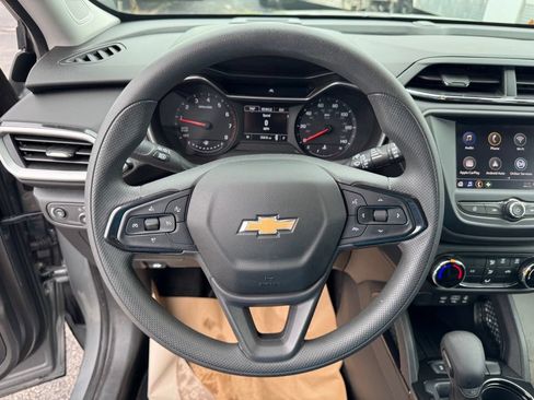 Used 2023 Chevrolet TrailBlazer LS FWD image 12