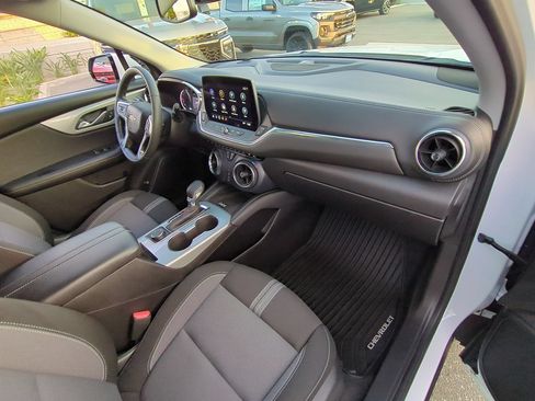 Used 2024 Chevrolet Blazer LT w/ Convenience Package FWD image 27
