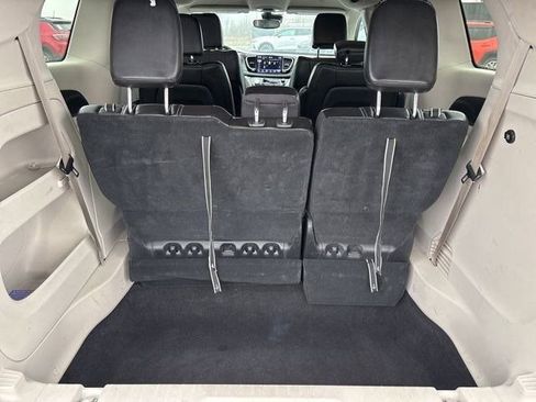 Used 2023 Chrysler Pacifica Touring-L image 34