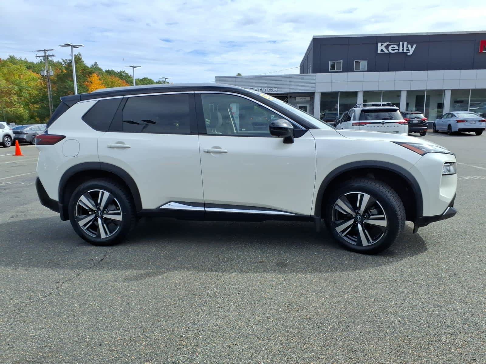 Used 2023 Nissan Rogue SL AWD/4WD image 4