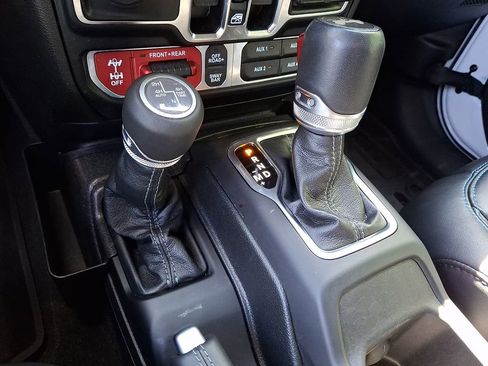 Used 2024 Jeep Wrangler Unlimited Rubicon 4xe AWD/4WD image 14