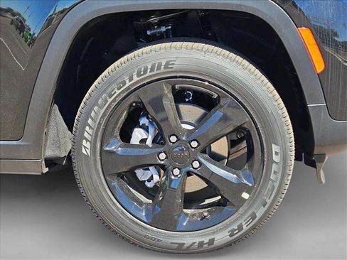 New 2025 Jeep Grand Cherokee Altitude image 10