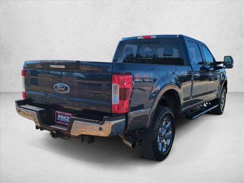Used 2017 Ford F250 Lariat w/ Chrome Package image 5