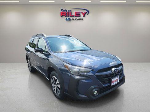 Certified 2025 Subaru Outback Premium image 7