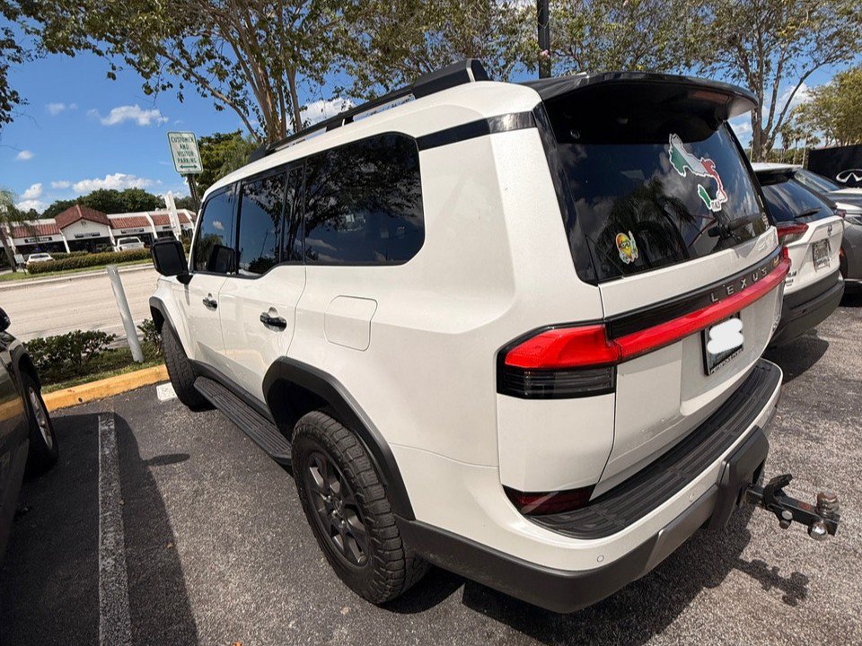 Used 2024 Lexus GX 550 AWD/4WD image 3