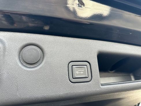 Used 2023 Chevrolet Equinox LT image 17