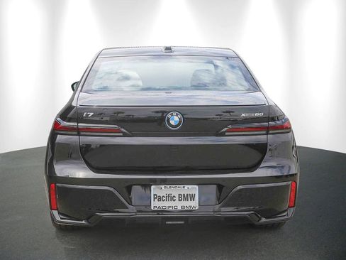 Used 2025 BMW i7 xDrive60 w/ Premium Package AWD/4WD image 5