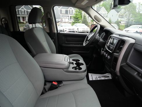 Used 2018 RAM 1500 Express AWD/4WD image 17