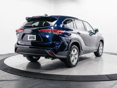 Used 2023 Toyota Highlander L image 12