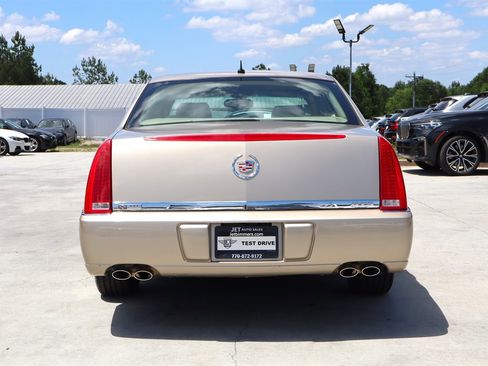 Used 2006 Cadillac DTS w/ Trunk Convenience Package FWD image 6