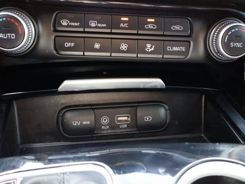 Used 2018 Kia Stinger Premium RWD image 20