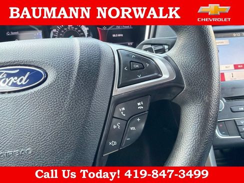 Used 2017 Ford Fusion SE w/ Fusion SE Technology Package FWD image 22