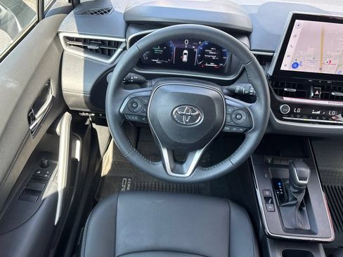 Used 2026 Toyota Corolla Cross XLE w/ Convenience Package FWD image 3
