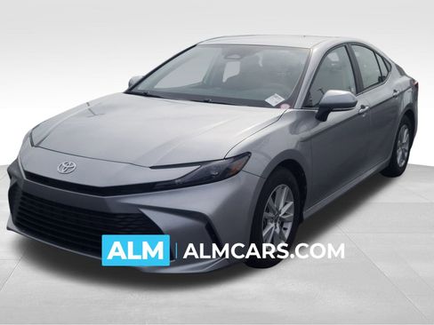 Used 2025 Toyota Camry LE image 1
