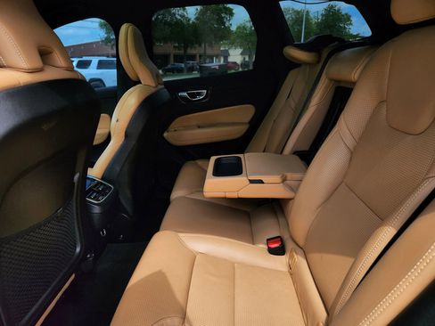 Used 2019 Volvo XC60 T5 Inscription w/ Protection Package Premier image 12