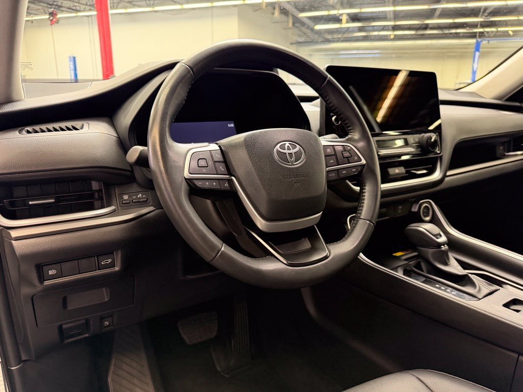 Used 2025 Toyota Grand Highlander AWD image 24