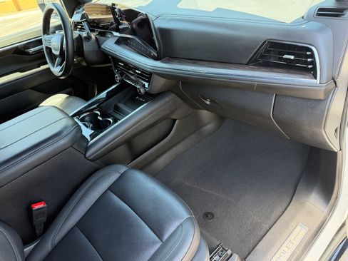 Used 2025 Chevrolet Tahoe LT AWD/4WD image 11