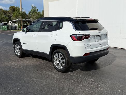 Used 2025 Jeep Compass Limited AWD/4WD image 3